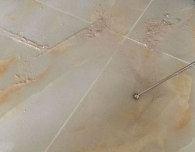 高明瓷砖空鼓维修公司分享粘合剂选择不当在瓷砖铺贴过程中可能导致以下问题