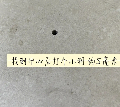 高明瓷砖空鼓维修公司专业解答在瓷砖铺贴过程中，如果砂料搅拌不均匀，将会带来以下问题